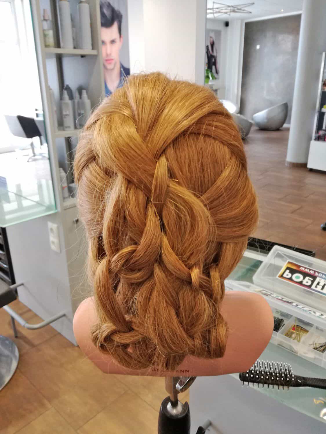 Flechtfrisur am Puppenkopf 06 - POPHAIR