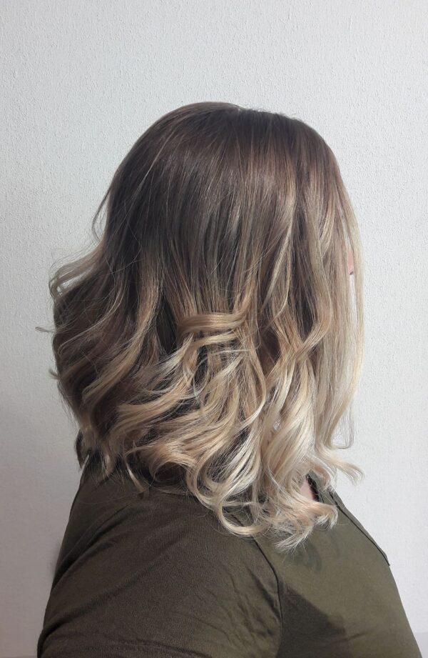 Longbob-in-Dunkelblond-600x921 Aktuelles Longbob-in-Dunkelblond-600x921