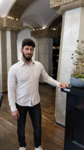 Friseur-Sirvan-Muradi-bei-POPHAIR-Leipzig-2-169x300