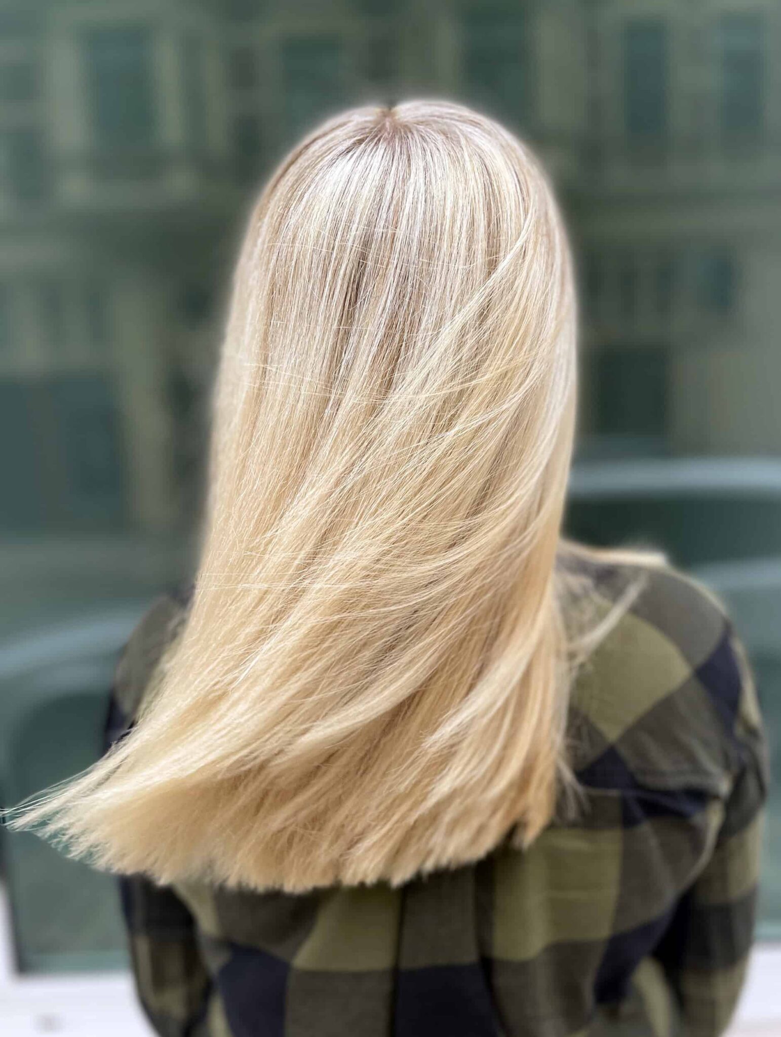 sehr-helles-einheitliches-blond