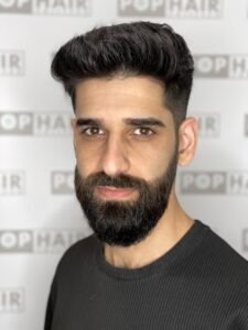 Friseur-Mujtaba-Al-Oraibi-bei-POPHAIR-in-Leipzig-01-1-225x300