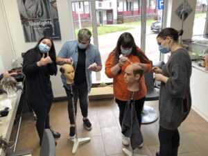 ContactSkin-Seminar-bei-POPHAIR-in-Magdeburg-01-300x225